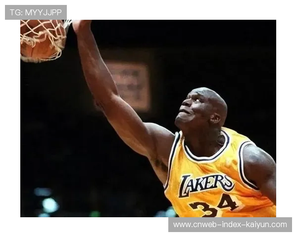 奥尼尔现场暴扣把篮板扣弯，全馆爆笑